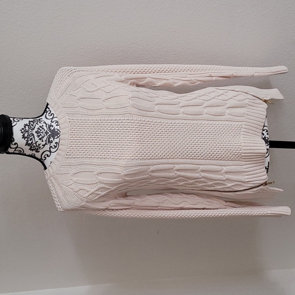 🌻 CABI SWEATER 🌻 - Picture 2 of 9